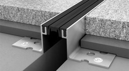 Foto Juntas de dilatação em alumínio com perfil em EDPM para embutir.